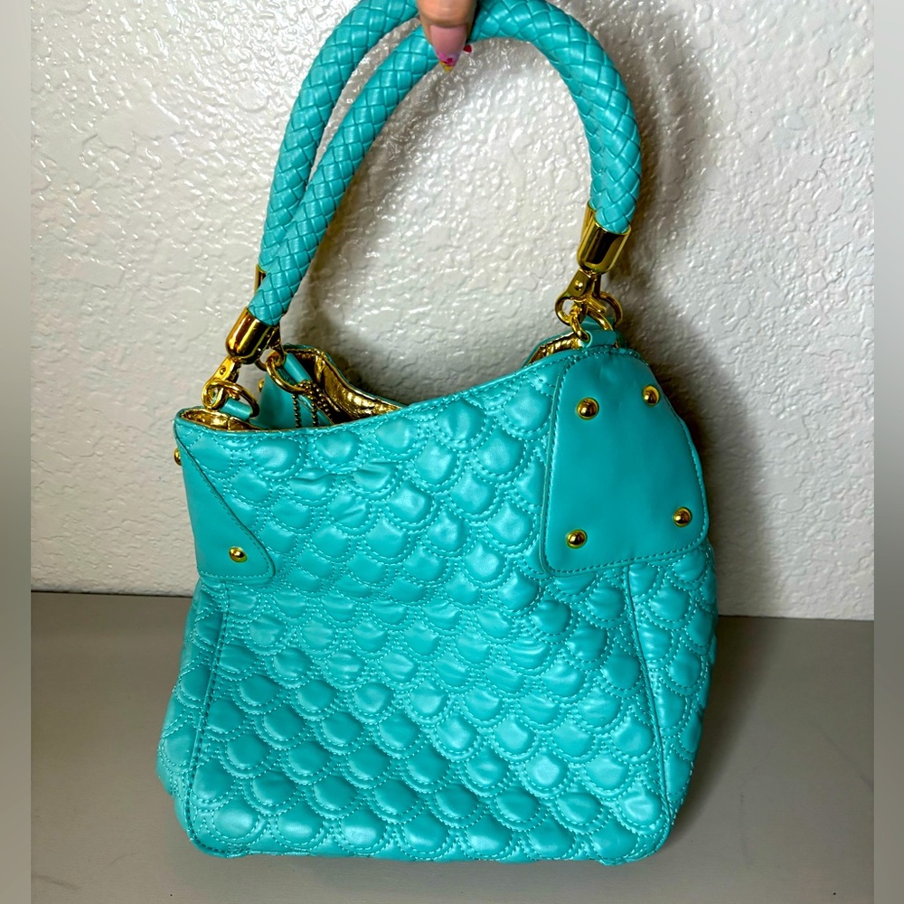Women’s Quilted Shoulder Bag